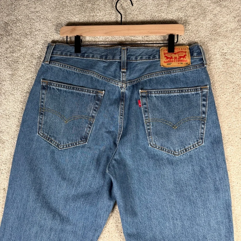 Levis 550 Relaxed Fit Tapered Leg Jeans Men's 36x32 Blue Medium Wash Denim